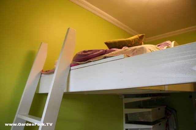 Simple Loft Bed Plans DIY - GardenFork.TV - DIY Living