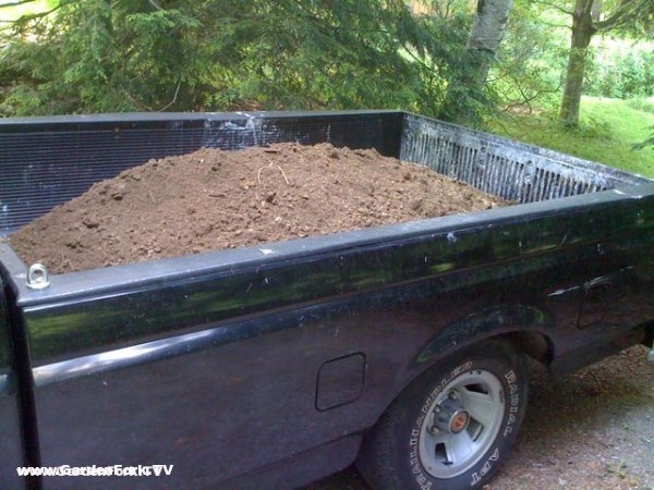The bedliner makes it real easy to shovel out soil and gravel