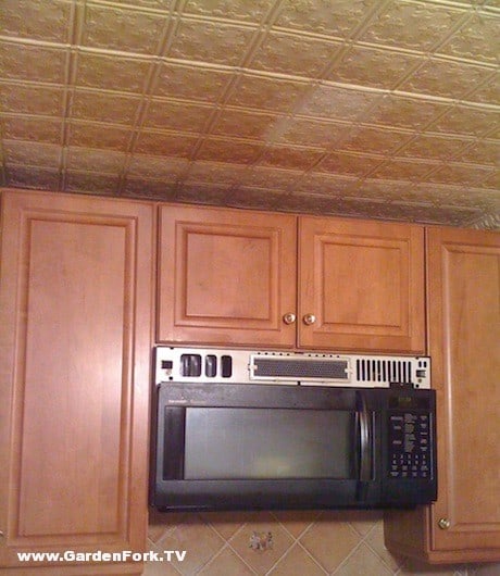 Clean a dirty tin ceiling Clean a dirty tin ceiling