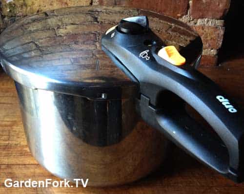 https://www.gardenfork.tv/wp-content/uploads/2014/11/pressure-cooker-reviews-duo.jpg