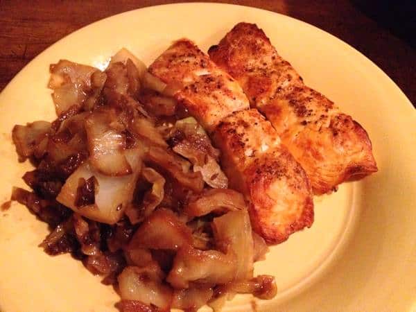 cabbage-apples-with-salmon