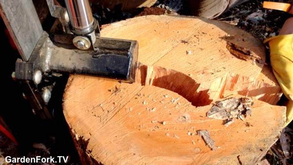 split wood with a log splitter
