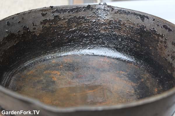 Cleaning cast iron with a battery charger