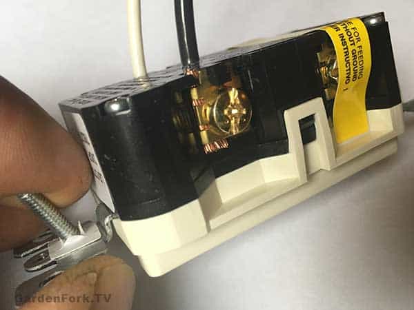 replace GFCI outlet