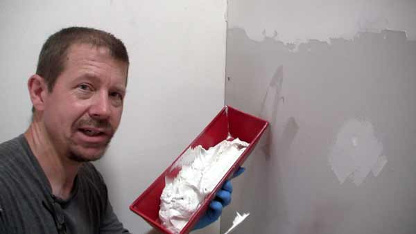 Mud and tape drywall corners